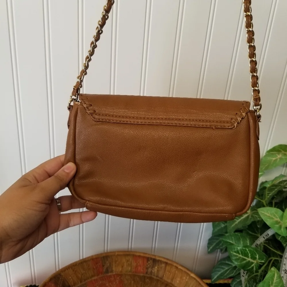 Forever 21 Faux Leather Crossbody Purse with Gold Chain - Picture 4 of 6